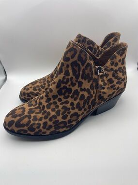 New SO Women's Angelfish Leopard Ankle Boots new size 8